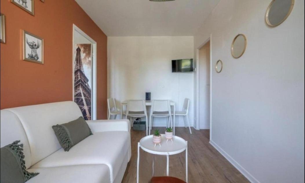 Appartement Castle - 10 Minutes De Disney Bussy-Saint-Georges Exterior foto